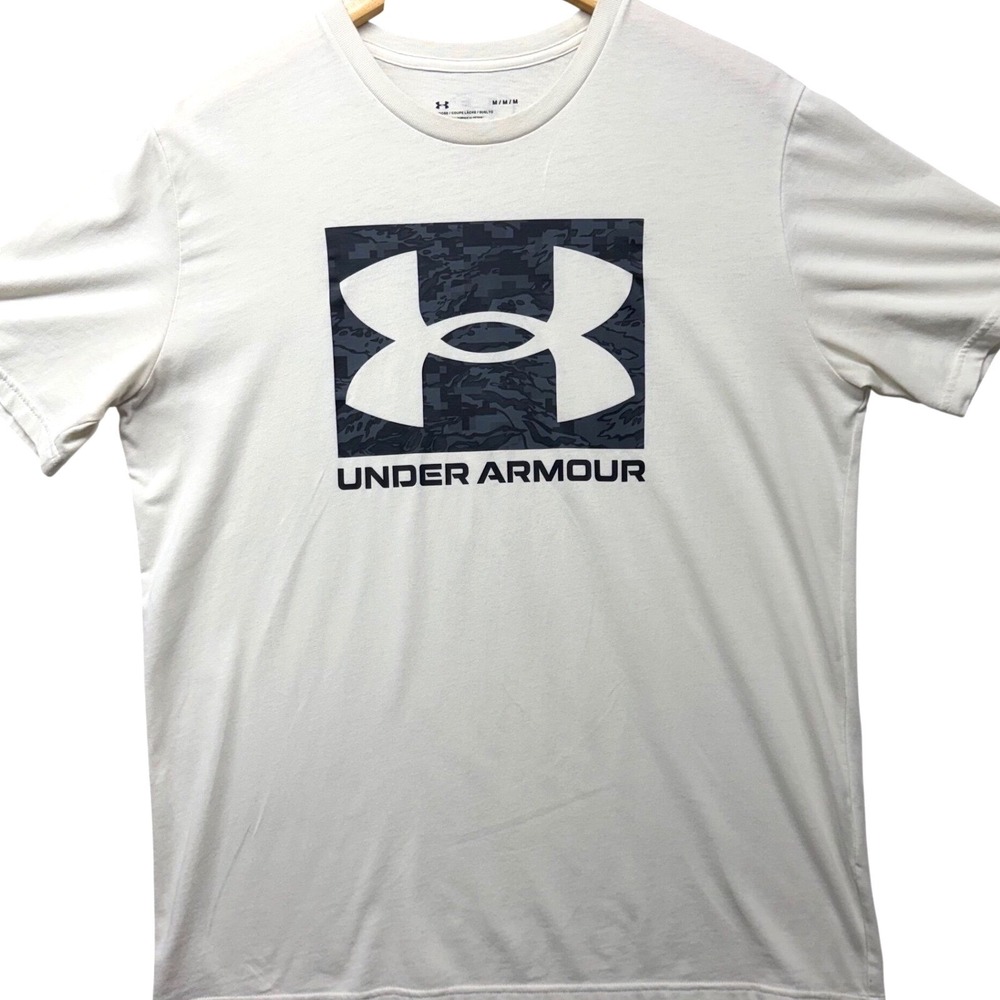 Under Armour Mens Graphic T-Shirt Off White Camo Logo Loose Fit 1361673 Medium